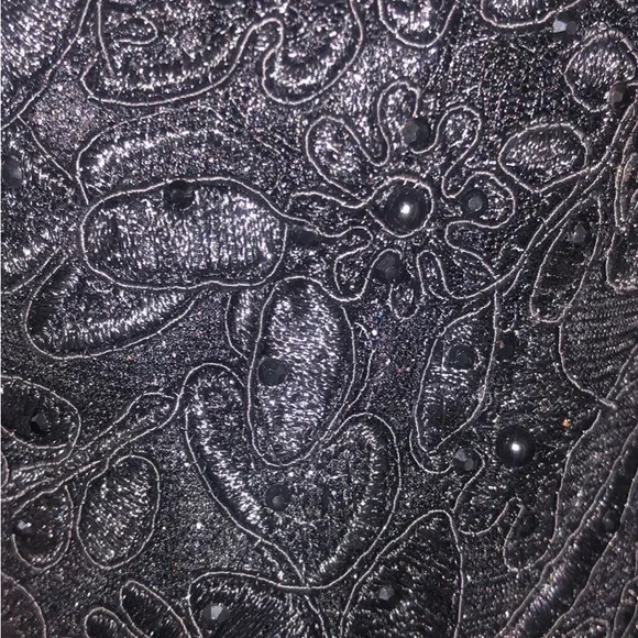 Elegant Black Evening Gown - Picture 2 of 5